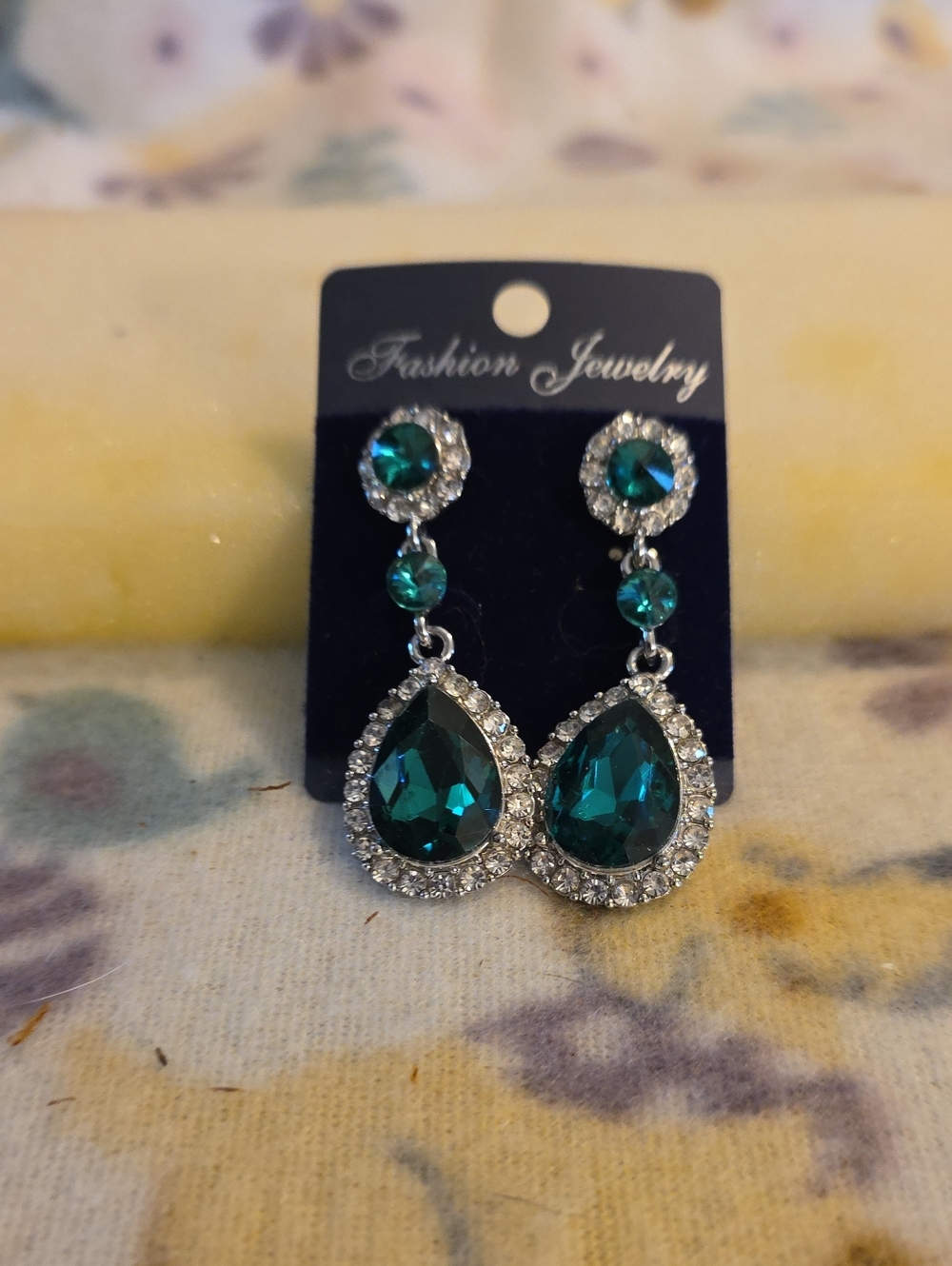 Women Shiny Rhinestone Inlaid Waterdrop Long Dangle Stud Earrings Alloy,